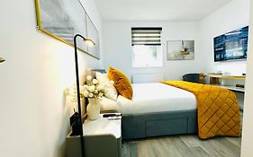Ensuite Luxury Bedroom In Purfleet
